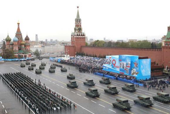 Raam op Rusland: Militaire parade op 9 mei 2021, foto Kremlin.ru