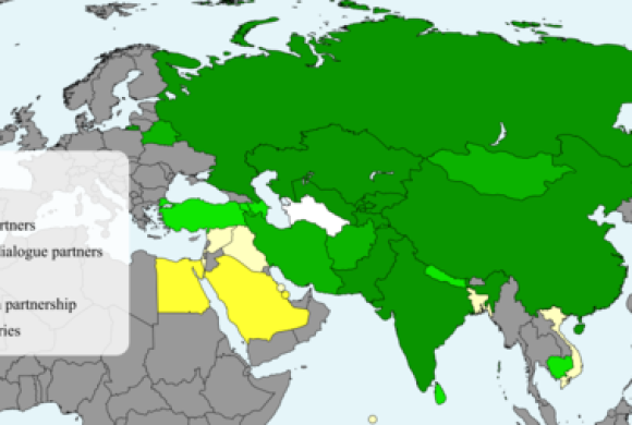 Raam op Rusland: leden scoLidstaten, kandidaat-lidstaten en 'dialoogpartners' van de SCO. Foto Wikimedia.